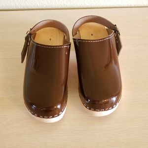Clogs size 33